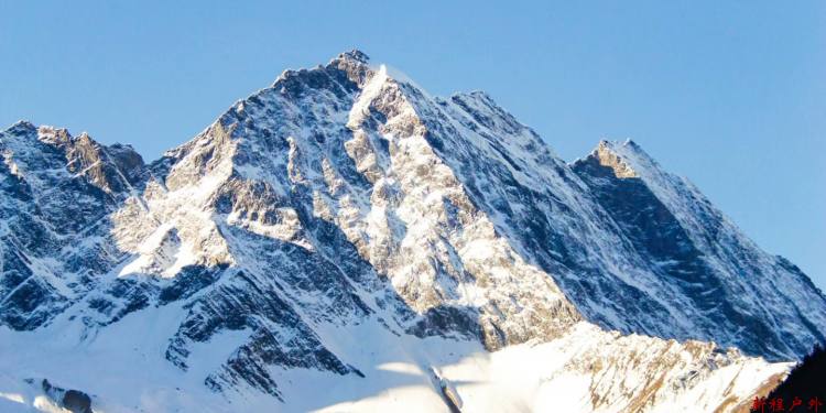 雪山近景